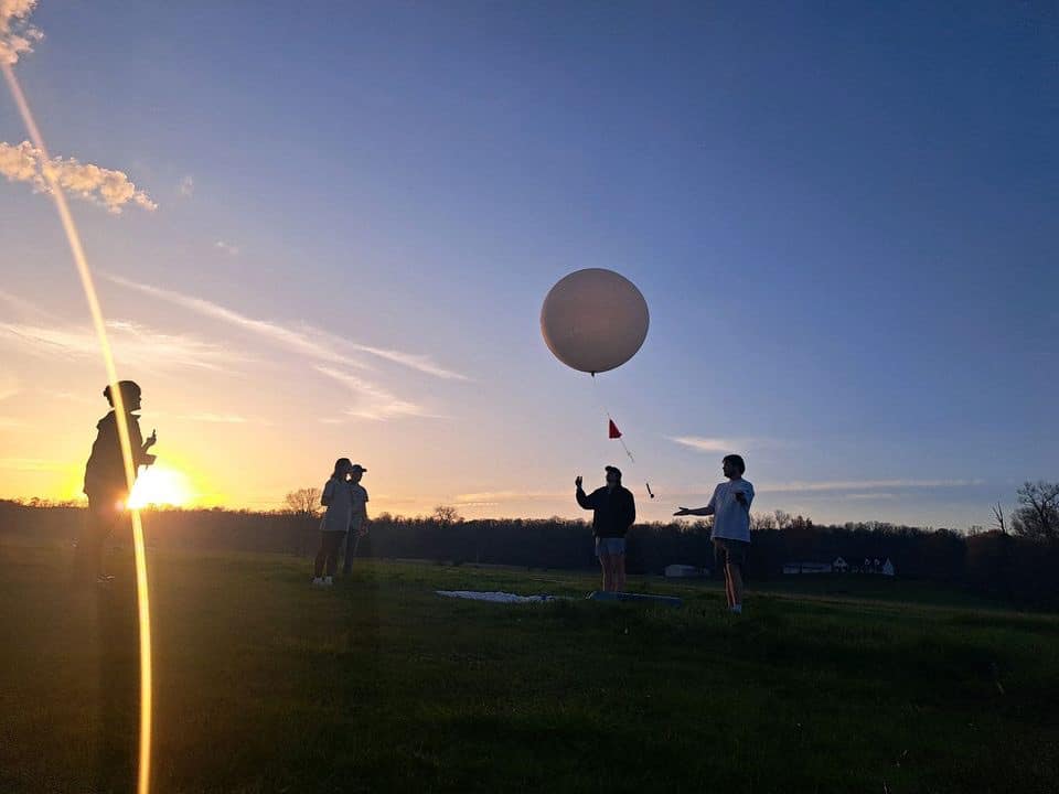 Sunrise prepparing a balloon